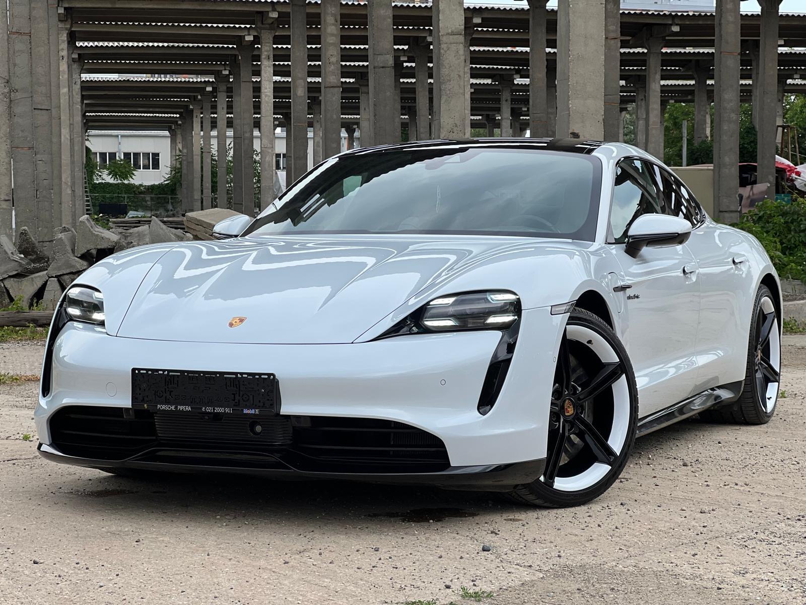 PORSCHE TAYCAN 4S — 2/7