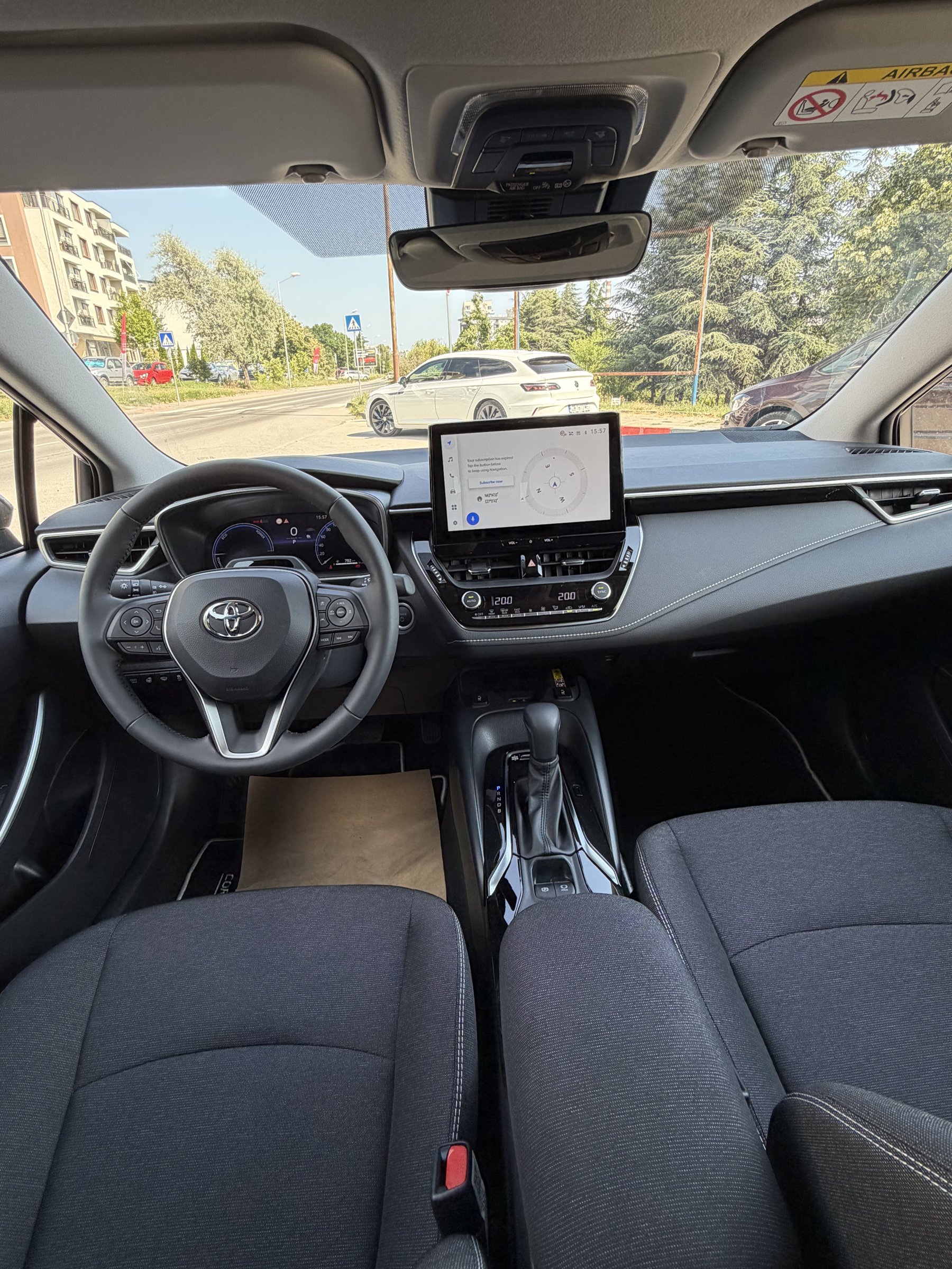 Toyota Corolla Sedan 2026 Hybrid — 2/5