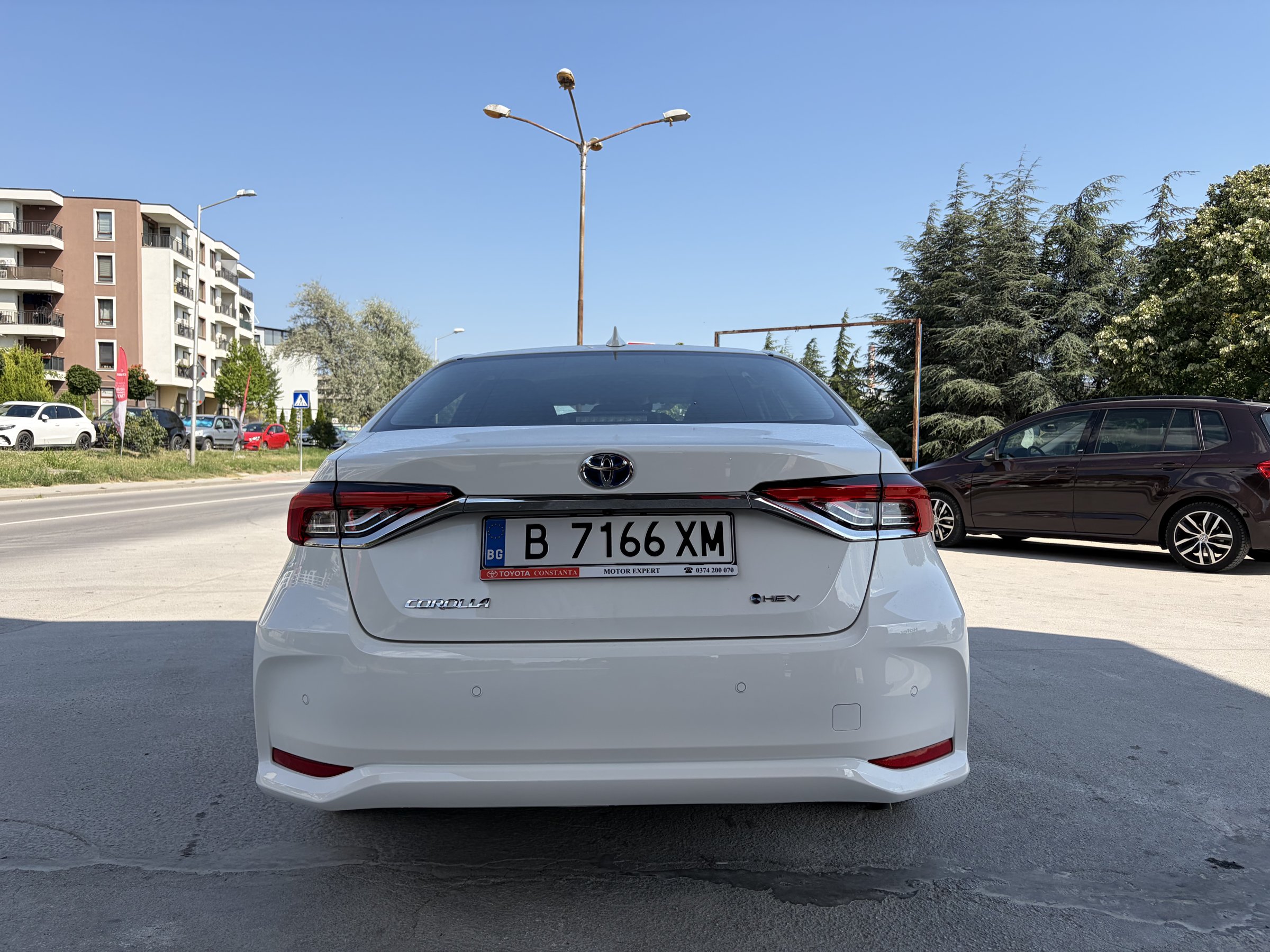 Toyota Corolla Sedan 2026 Hybrid — 3/5